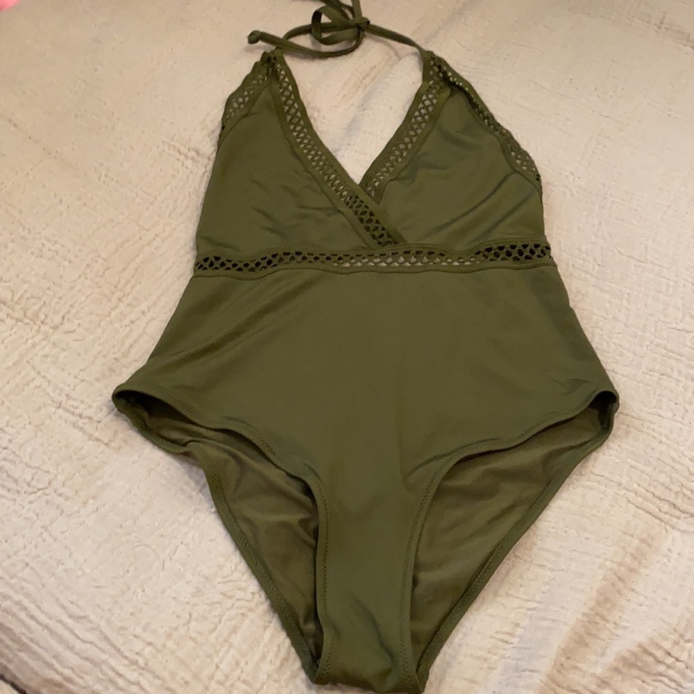 H&M Halter neck swimwear in very good condition. Size 6 . Green color. - Picture 8 of 8